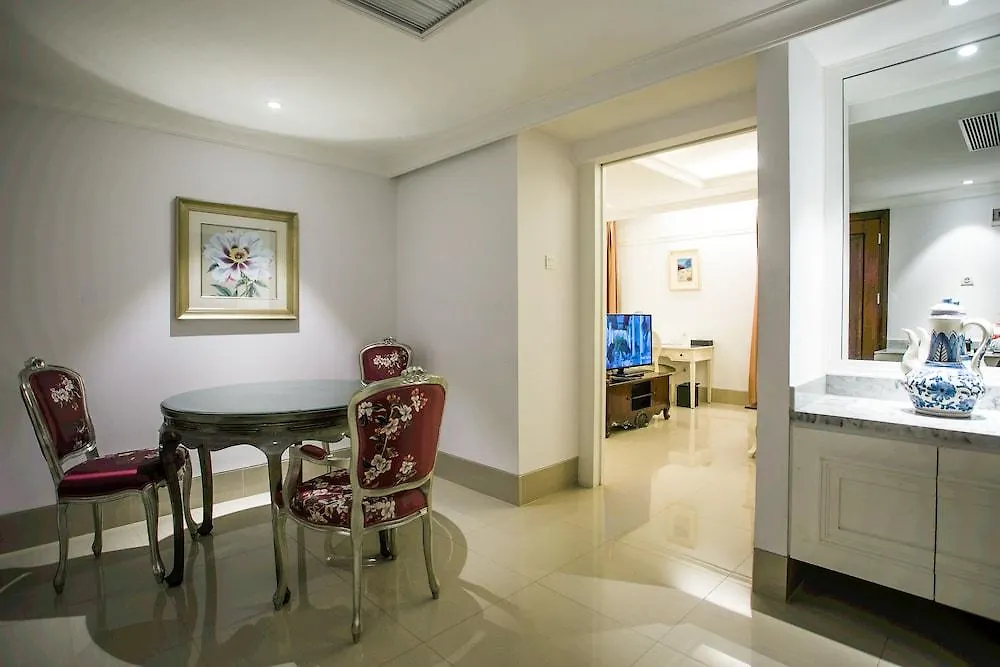 Hotel Santika Seminyak 3*, Семиньяк